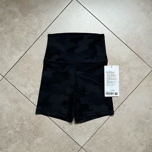 Lululemon Align Short 6" in Heritage 365 Camo Deep Coal Multi Size 2